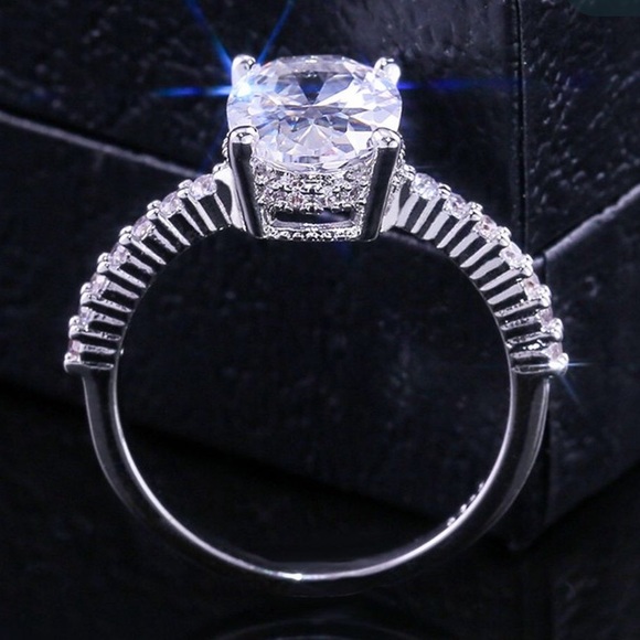 5ct Oval Cut White Sapphire 925 SS Ring - Picture 3 of 7